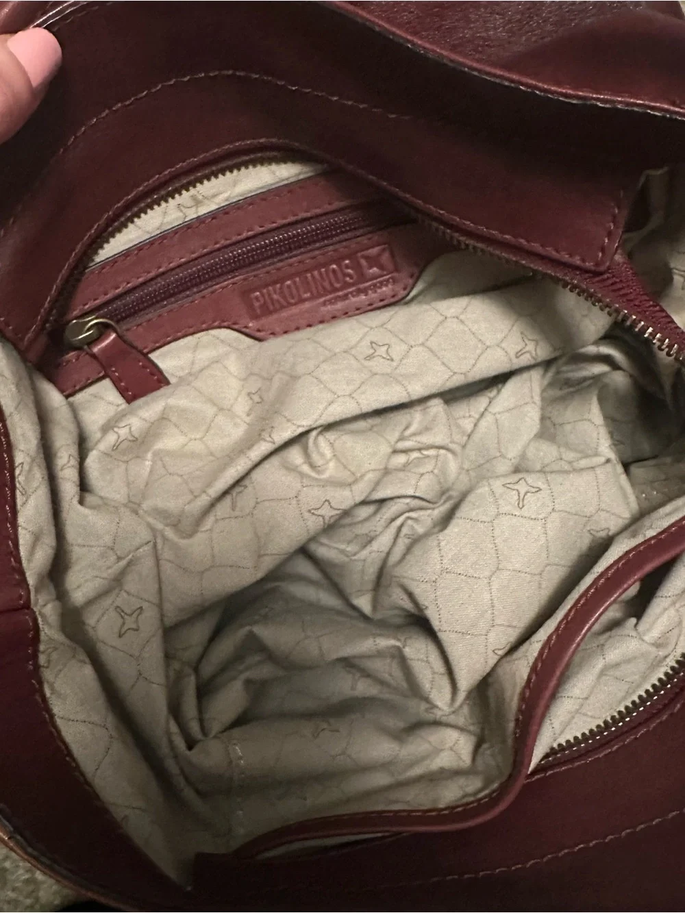Pikolinos leather hobo handbag in a multi-tonal garnet and cuero brown color Bag